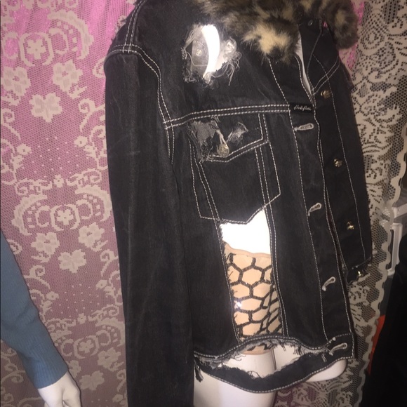 Custom ripped jean jacket with added fur - Picture 3 of 4